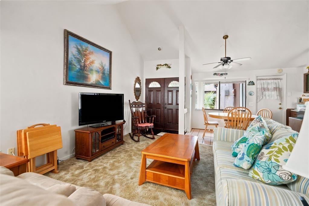 For Sale: $175,000 (2 beds, 1 baths, 963 Square Feet)