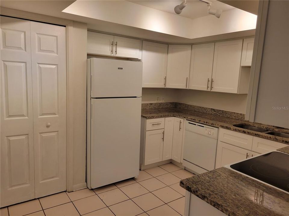 В аренду: $1,800 (2 спален, 2 ванн, 1170 Квадратных фут)