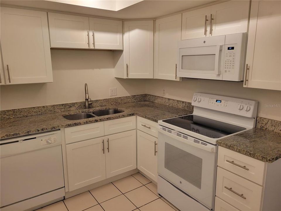 В аренду: $1,800 (2 спален, 2 ванн, 1170 Квадратных фут)