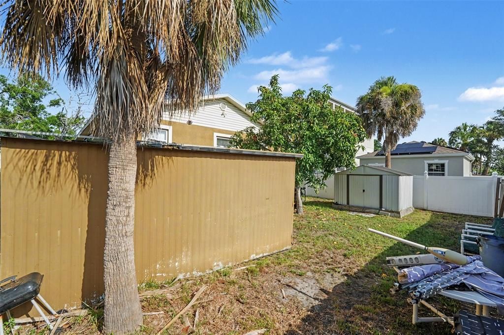 Activo con contrato: $240,000 (2 camas, 1 baños, 1210 Pies cuadrados)