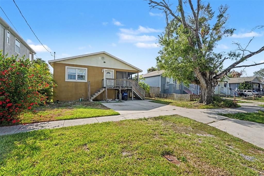 Activo con contrato: $240,000 (2 camas, 1 baños, 1210 Pies cuadrados)