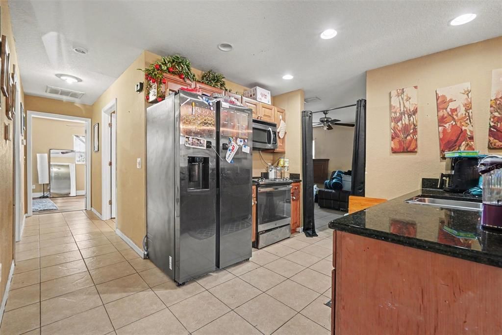 Activo con contrato: $240,000 (2 camas, 1 baños, 1210 Pies cuadrados)