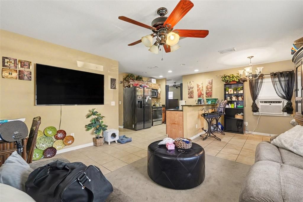 Activo con contrato: $240,000 (2 camas, 1 baños, 1210 Pies cuadrados)