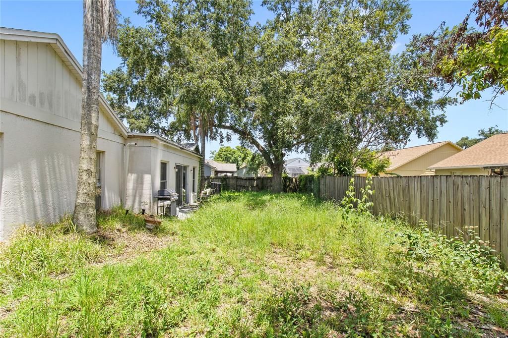 Под контрактом: $350,000 (4 спален, 2 ванн, 1941 Квадратных фут)