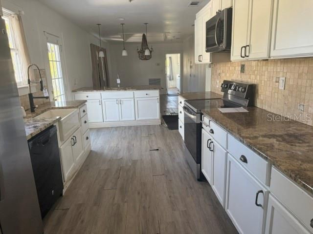 For Sale: $949,900 (4 beds, 4 baths, 2709 Square Feet)