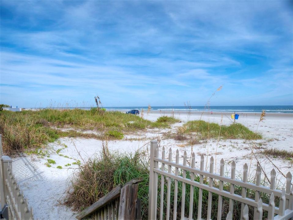 For Rent: $4,700 (2 beds, 2 baths, 1160 Square Feet)