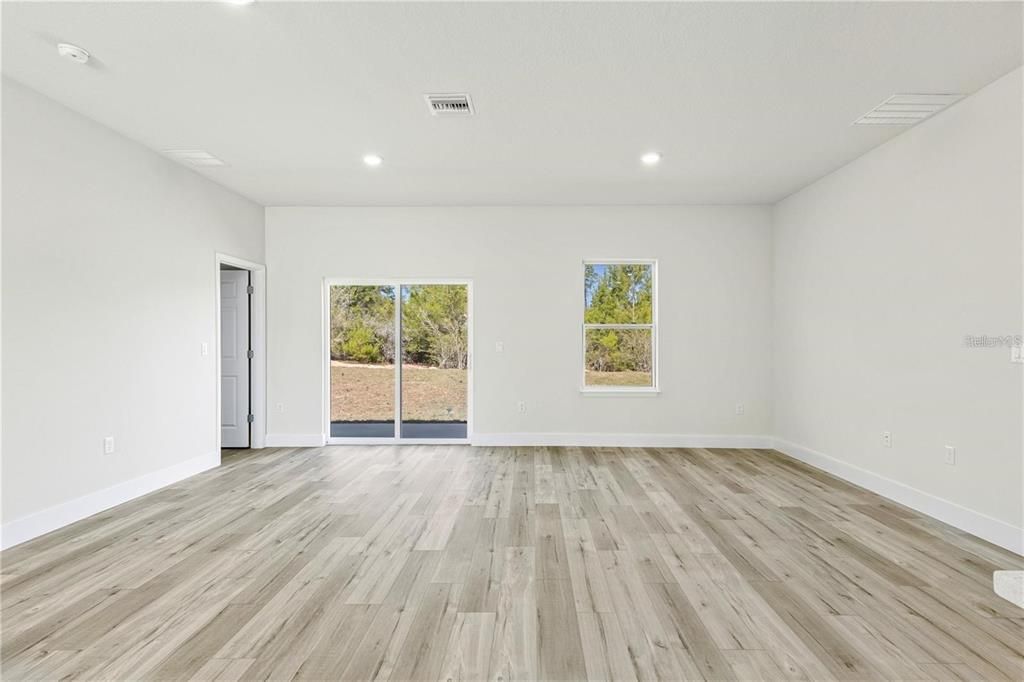 На продажу: $285,000 (4 спален, 2 ванн, 1765 Квадратных фут)