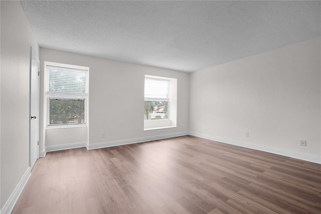 For Sale: $229,900 (2 beds, 1 baths, 1219 Square Feet)