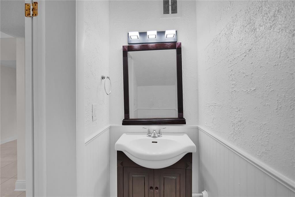For Sale: $229,900 (2 beds, 1 baths, 1219 Square Feet)