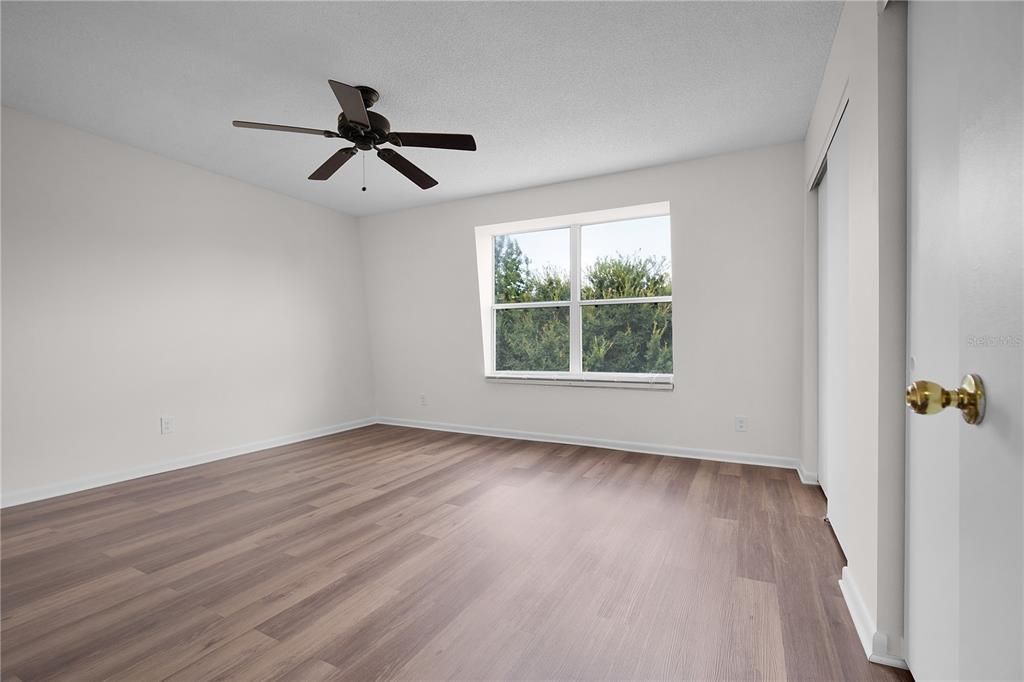 For Sale: $229,900 (2 beds, 1 baths, 1219 Square Feet)