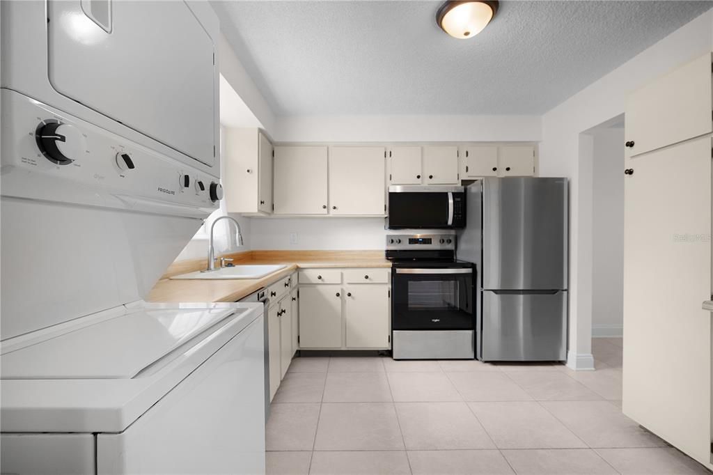 For Sale: $229,900 (2 beds, 1 baths, 1219 Square Feet)