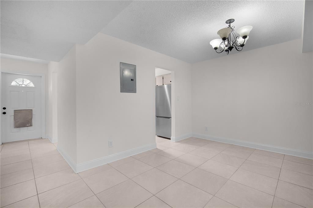For Sale: $229,900 (2 beds, 1 baths, 1219 Square Feet)
