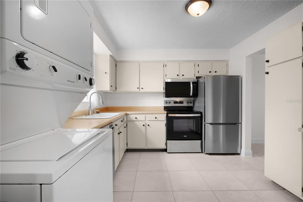 For Sale: $229,900 (2 beds, 1 baths, 1219 Square Feet)