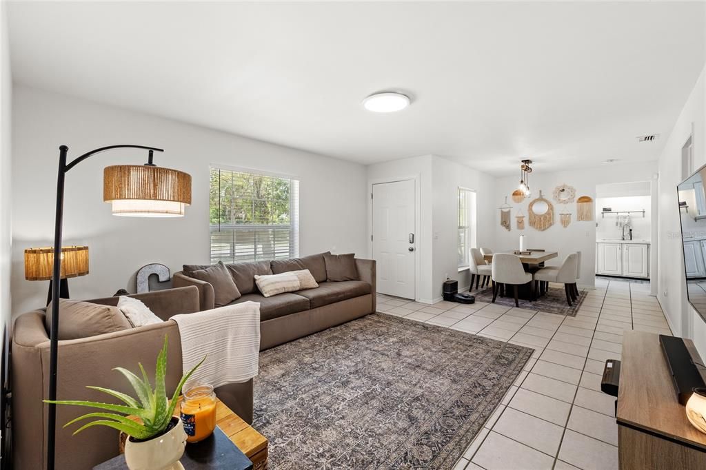 En Venta: $357,000 (4 camas, 2 baños, 1556 Pies cuadrados)