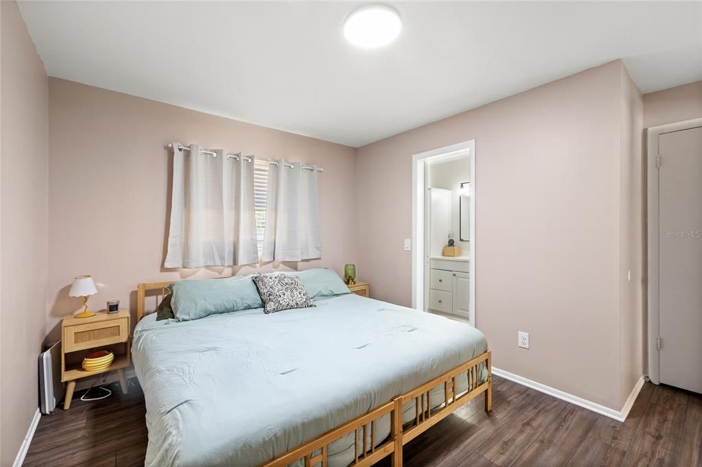 En Venta: $357,000 (4 camas, 2 baños, 1556 Pies cuadrados)