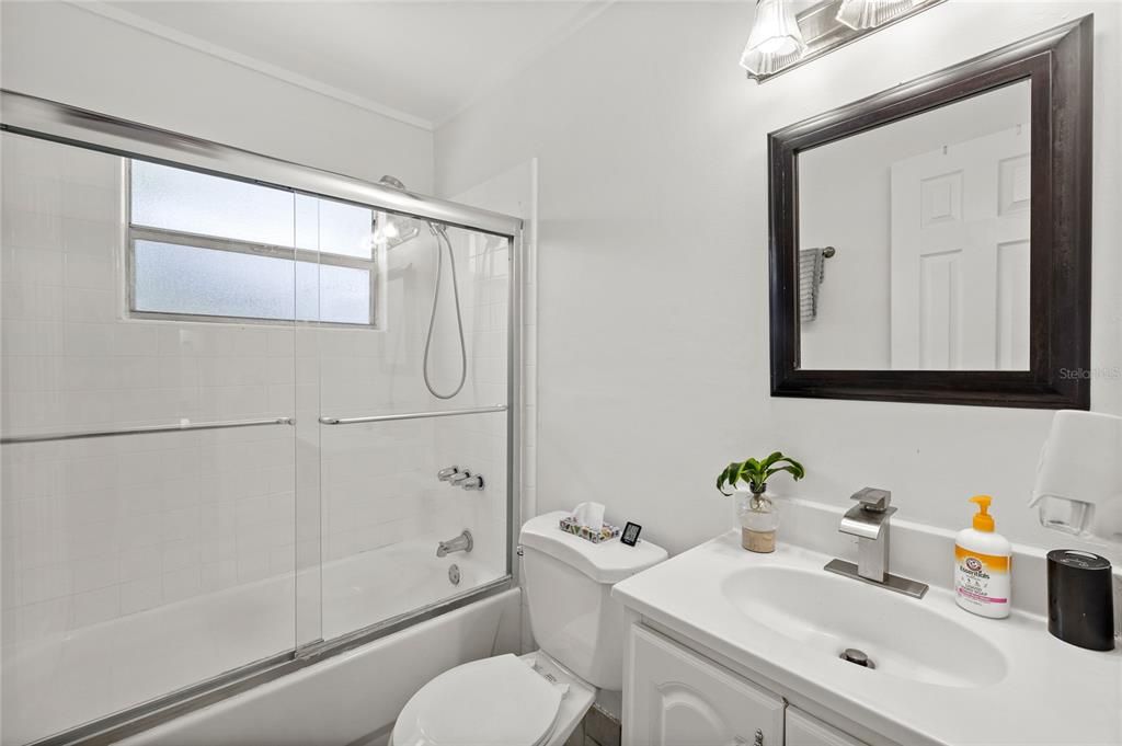En Venta: $357,000 (4 camas, 2 baños, 1556 Pies cuadrados)