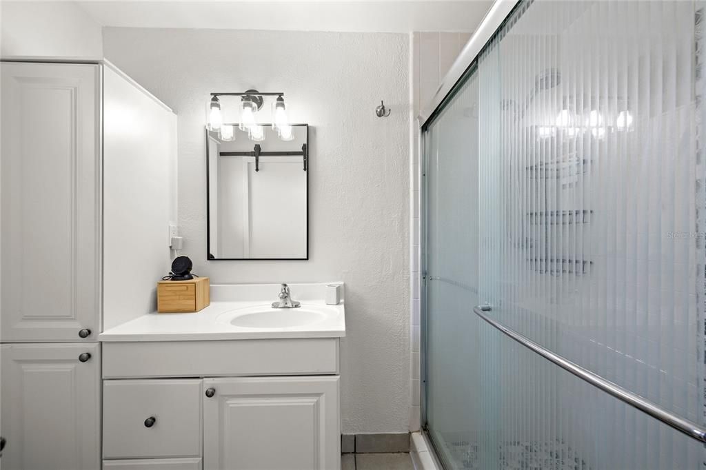 En Venta: $357,000 (4 camas, 2 baños, 1556 Pies cuadrados)