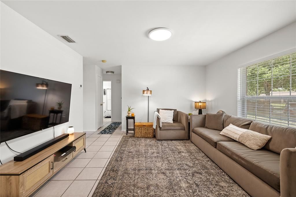 En Venta: $357,000 (4 camas, 2 baños, 1556 Pies cuadrados)