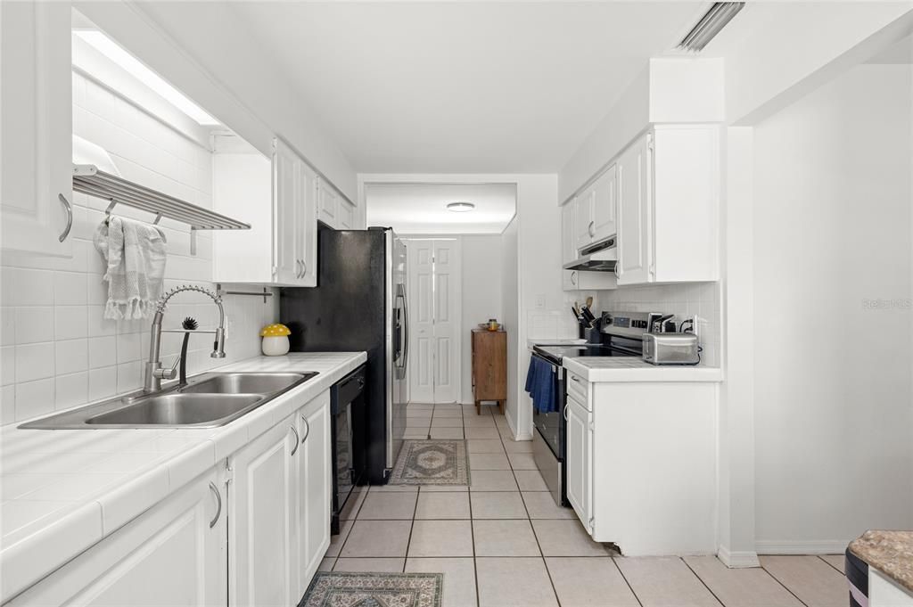 En Venta: $357,000 (4 camas, 2 baños, 1556 Pies cuadrados)