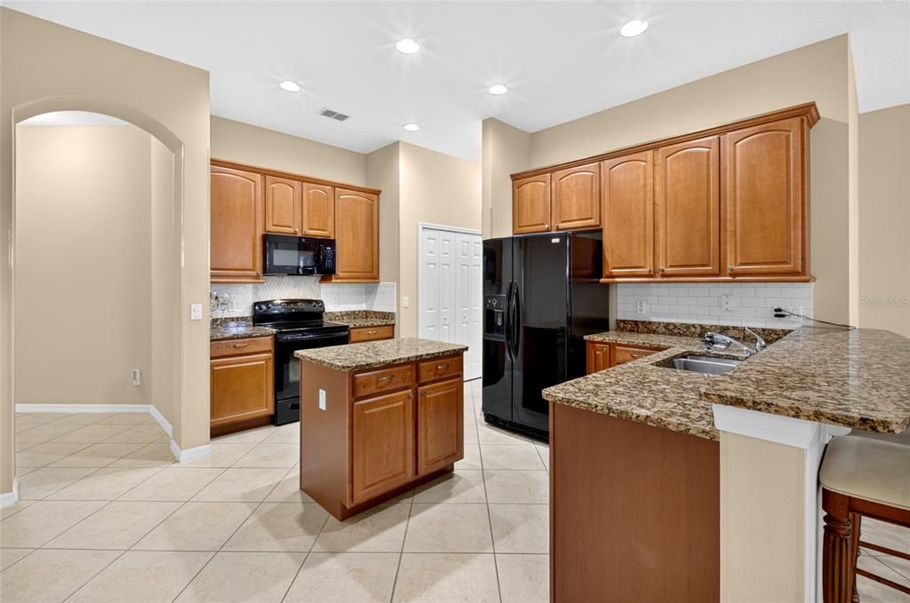En Venta: $599,900 (3 camas, 2 baños, 2534 Pies cuadrados)