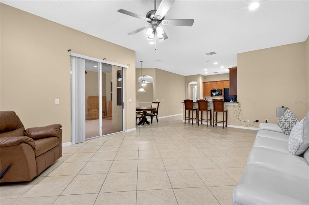 En Venta: $599,900 (3 camas, 2 baños, 2534 Pies cuadrados)