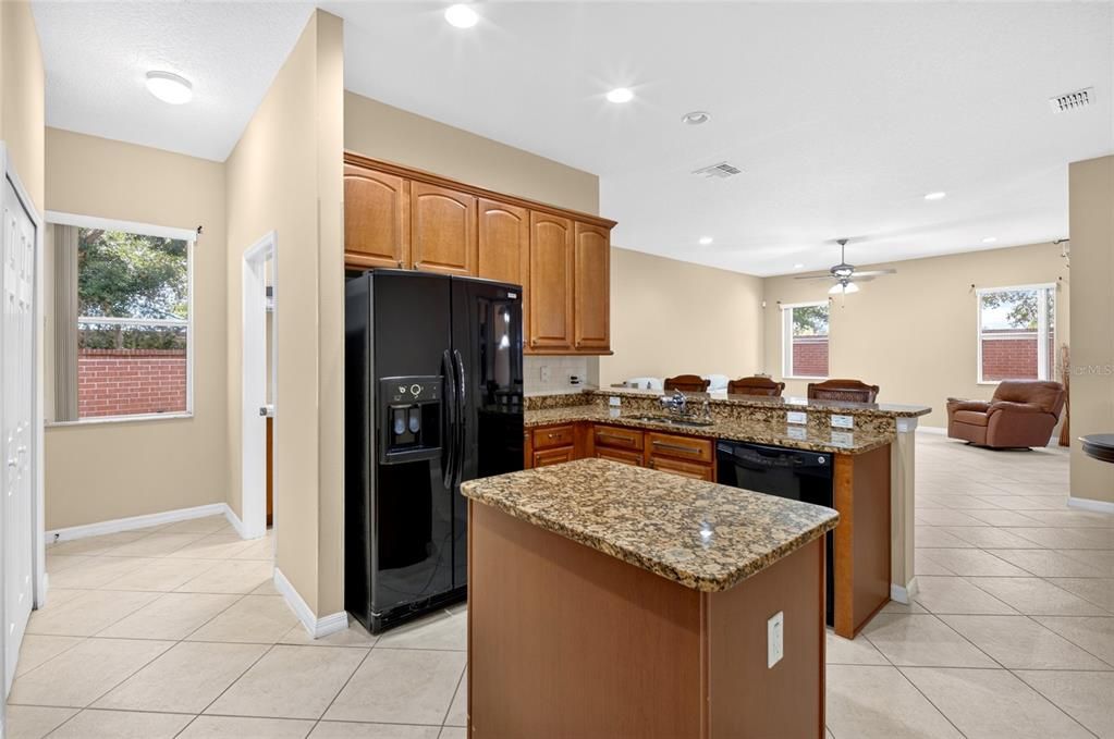 En Venta: $599,900 (3 camas, 2 baños, 2534 Pies cuadrados)