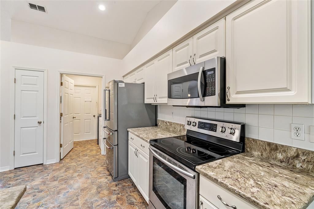 На продажу: $328,900 (3 спален, 2 ванн, 2223 Квадратных фут)