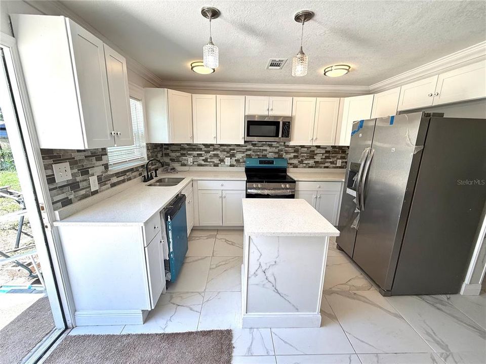 En Venta: $270,000 (3 camas, 2 baños, 972 Pies cuadrados)