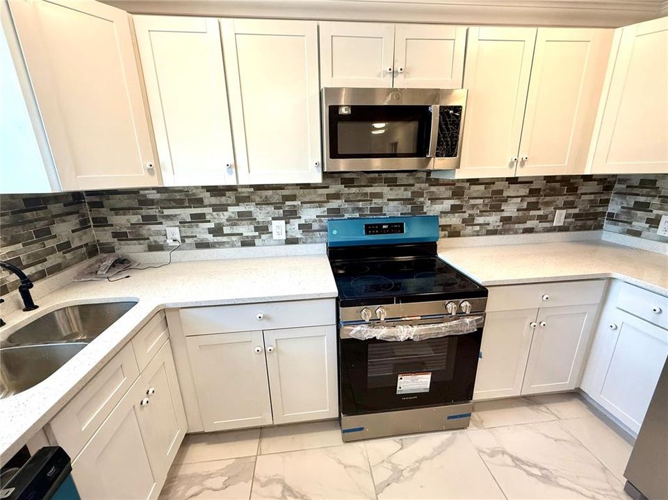 En Venta: $270,000 (3 camas, 2 baños, 972 Pies cuadrados)