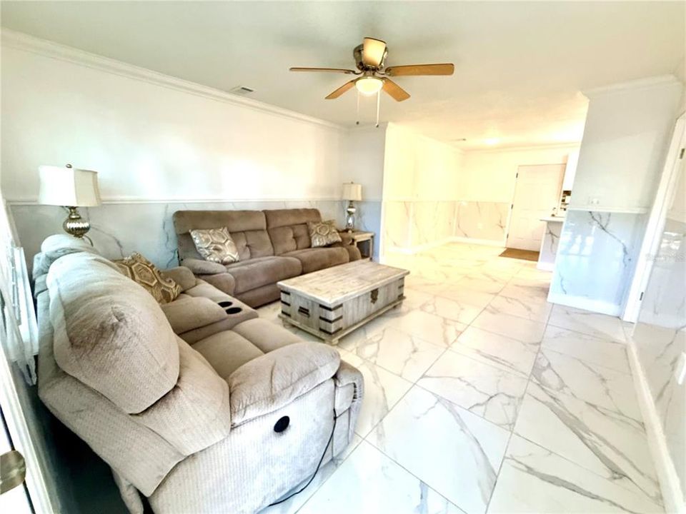 En Venta: $270,000 (3 camas, 2 baños, 972 Pies cuadrados)