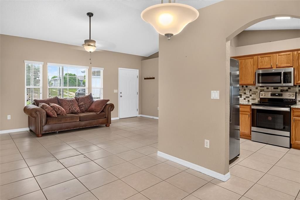 Active With Contract: $245,000 (3 beds, 2 baths, 1151 Square Feet)