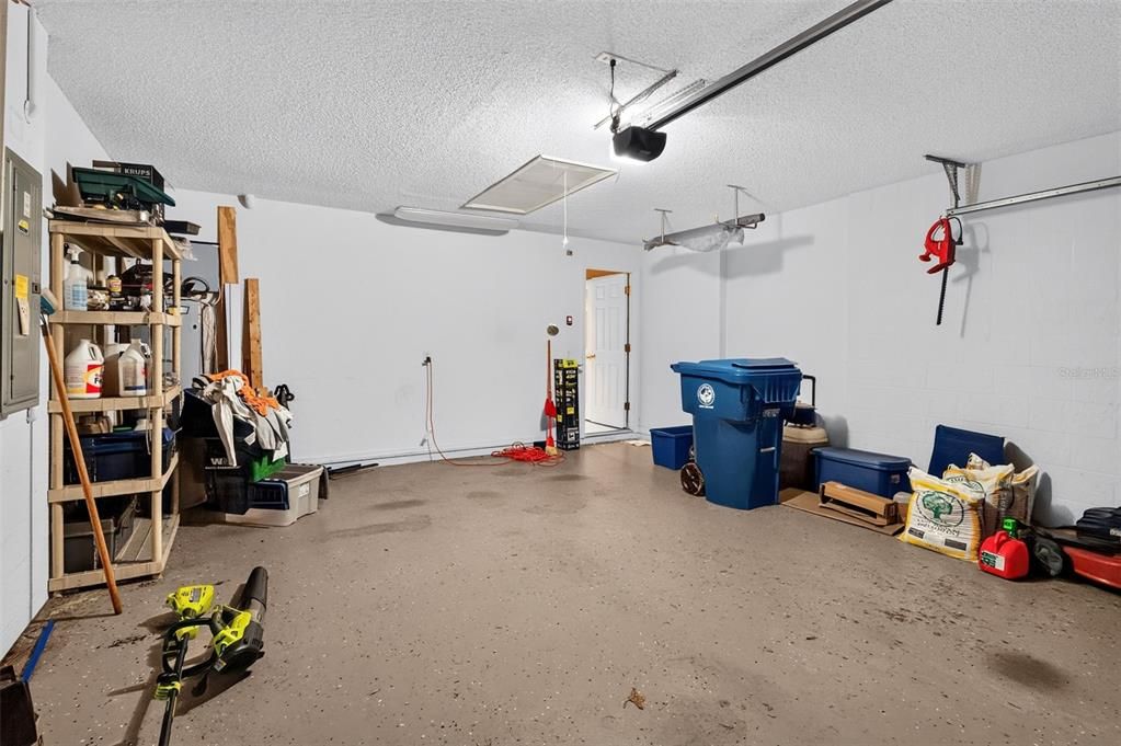 Active With Contract: $245,000 (3 beds, 2 baths, 1151 Square Feet)