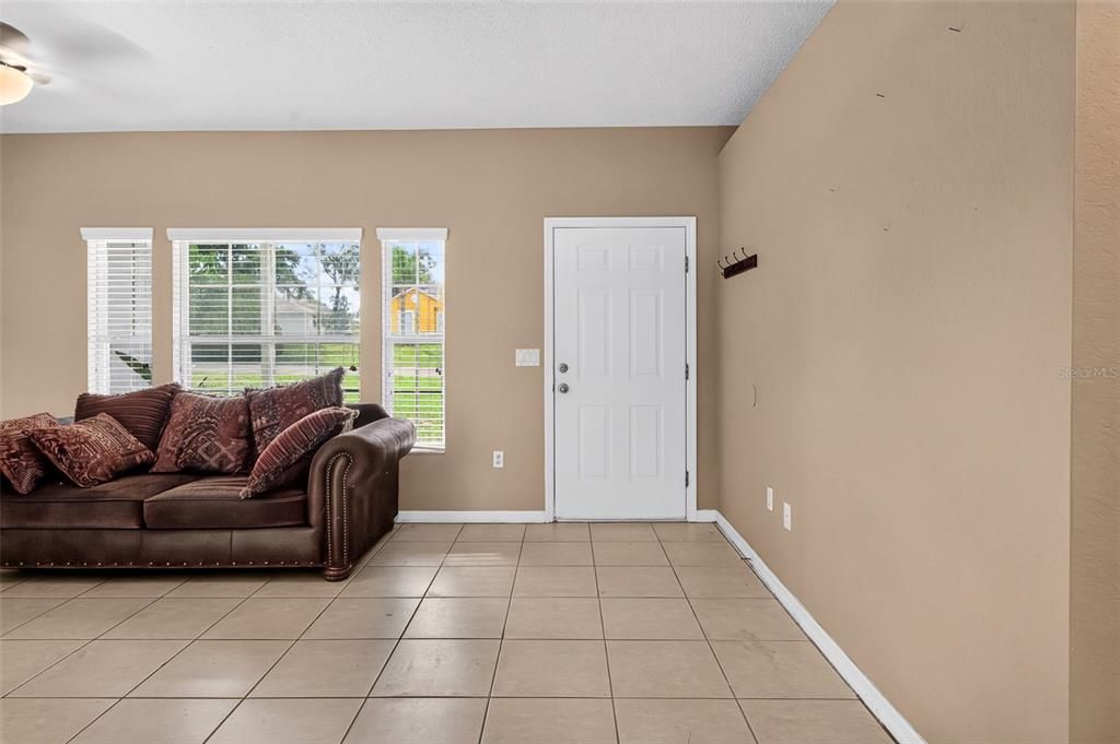 Active With Contract: $245,000 (3 beds, 2 baths, 1151 Square Feet)