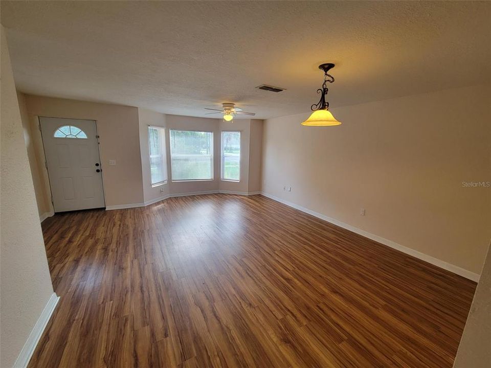 В аренду: $1,995 (3 спален, 2 ванн, 1288 Квадратных фут)