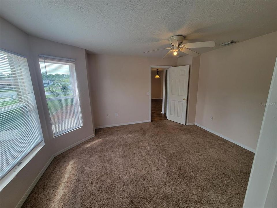 В аренду: $1,995 (3 спален, 2 ванн, 1288 Квадратных фут)