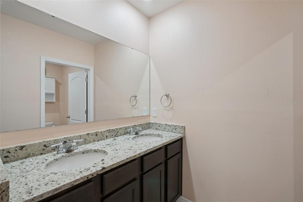 En Venta: $477,000 (5 camas, 3 baños, 2626 Pies cuadrados)
