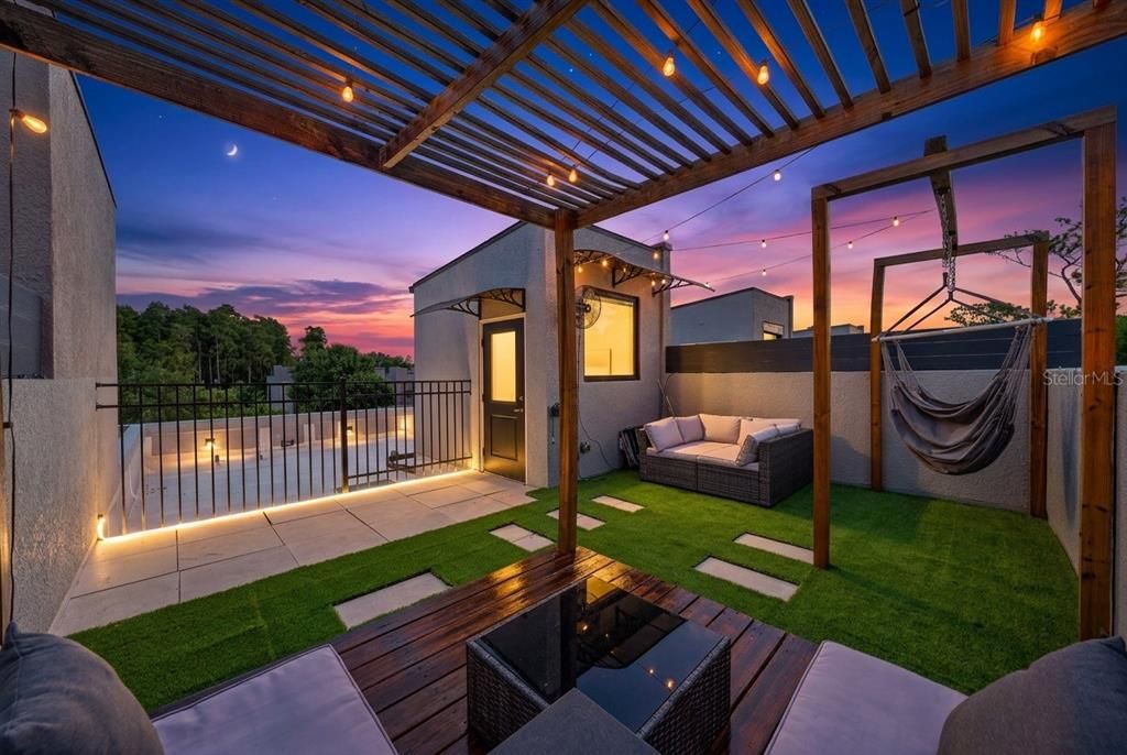 Под контрактом: $524,999 (3 спален, 3 ванн, 1678 Квадратных фут)