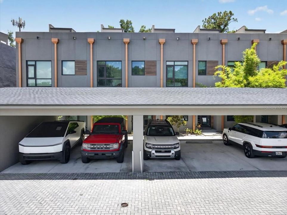 Под контрактом: $524,999 (3 спален, 3 ванн, 1678 Квадратных фут)