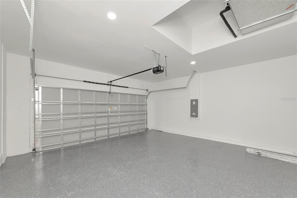 Activo con contrato: $469,000 (4 camas, 3 baños, 2401 Pies cuadrados)