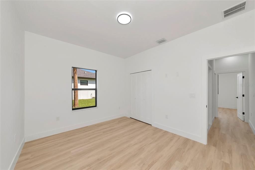 Activo con contrato: $469,000 (4 camas, 3 baños, 2401 Pies cuadrados)