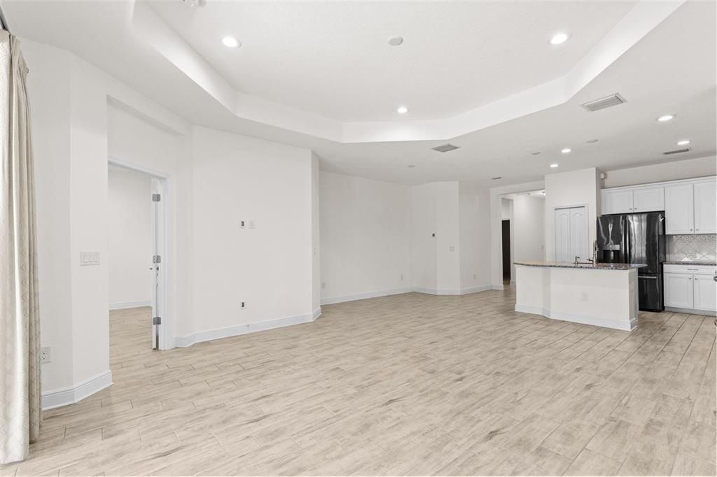 На продажу: $354,900 (2 спален, 2 ванн, 1525 Квадратных фут)