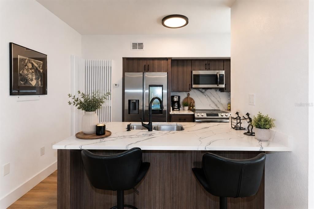 В аренду: $1,950 (2 спален, 1 ванн, 825 Квадратных фут)
