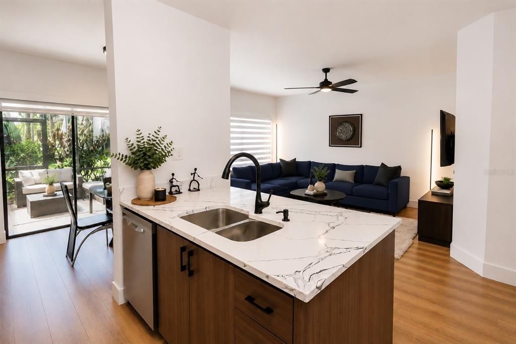 В аренду: $1,950 (2 спален, 1 ванн, 825 Квадратных фут)
