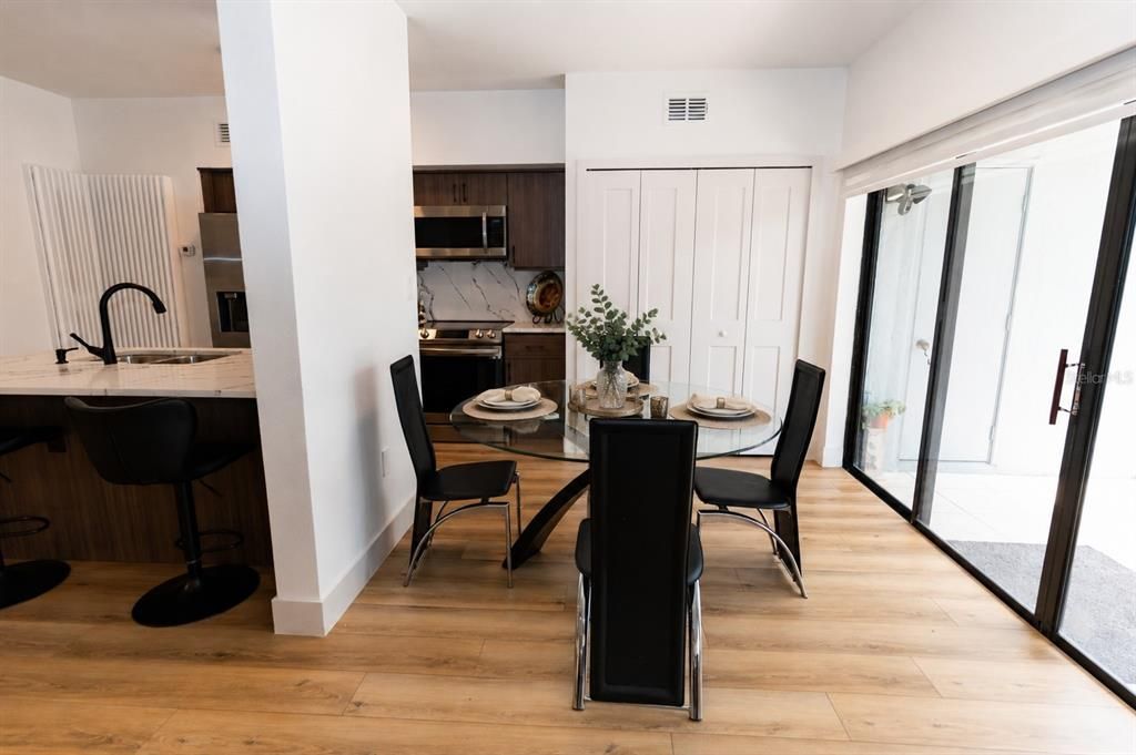 В аренду: $1,950 (2 спален, 1 ванн, 825 Квадратных фут)