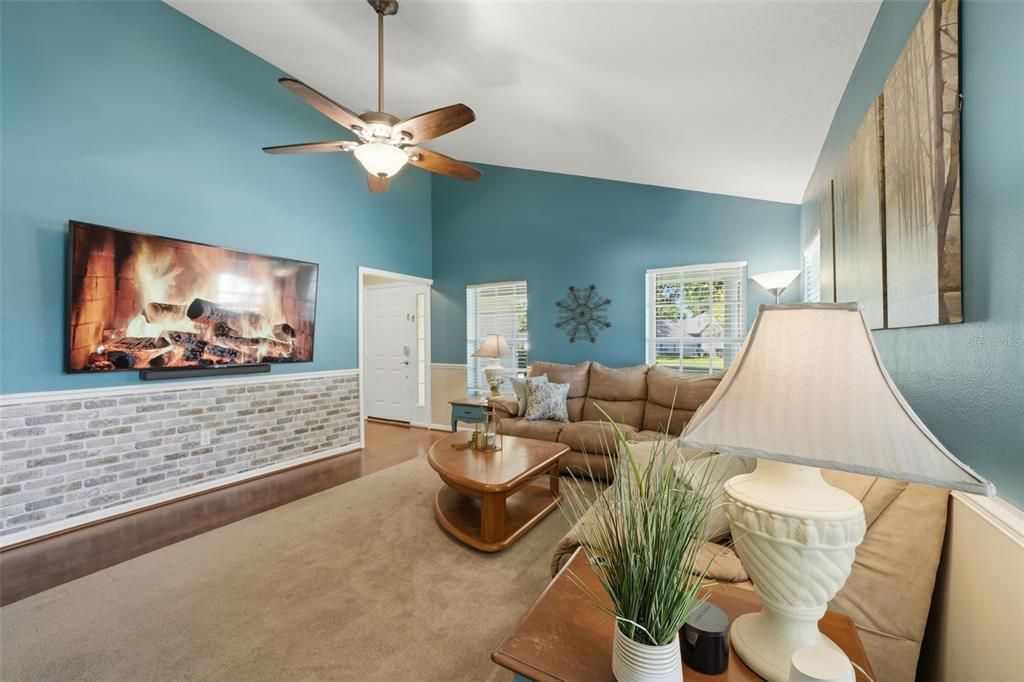 На продажу: $419,900 (3 спален, 2 ванн, 1737 Квадратных фут)