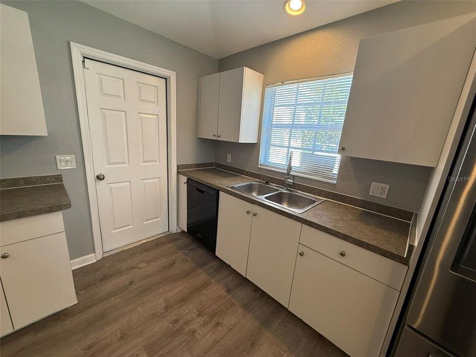 В аренду: $1,895 (3 спален, 2 ванн, 1780 Квадратных фут)