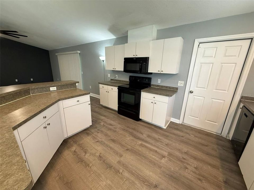 В аренду: $1,895 (3 спален, 2 ванн, 1780 Квадратных фут)