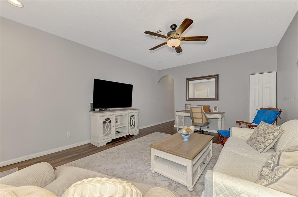 For Sale: $234,900 (2 beds, 2 baths, 1429 Square Feet)