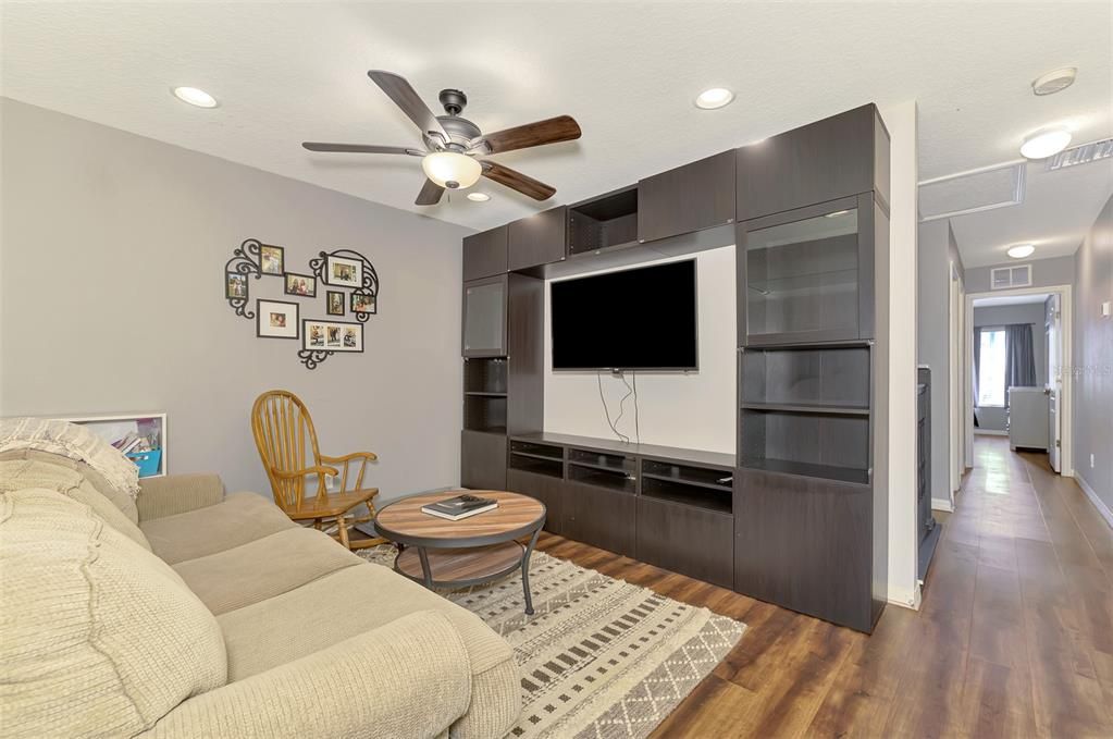 For Sale: $234,900 (2 beds, 2 baths, 1429 Square Feet)