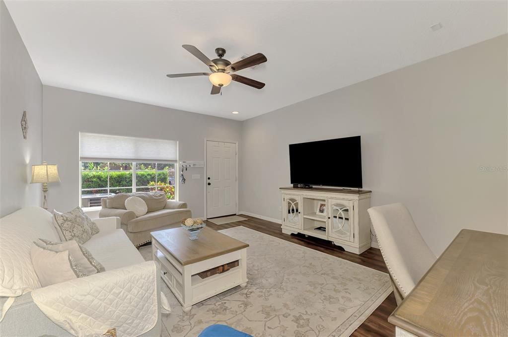 For Sale: $234,900 (2 beds, 2 baths, 1429 Square Feet)